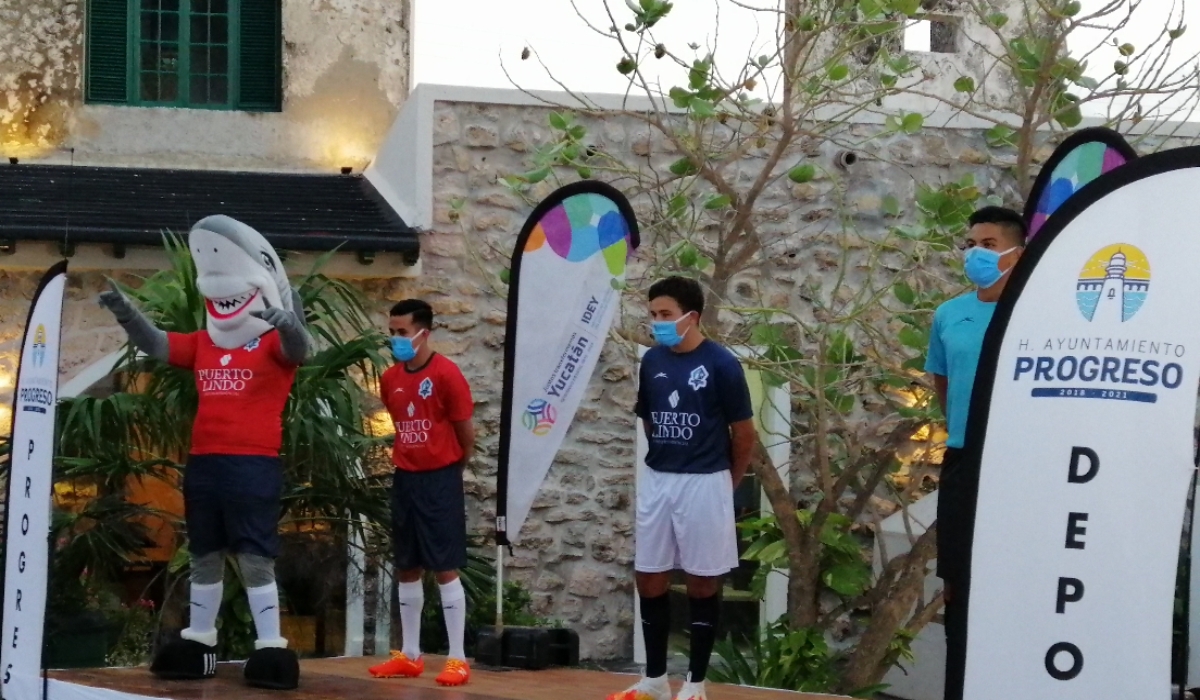 En la ceremonia se presentaron los uniformes del equipo y a la mascota "Tibugol". Foto: Marco Antonio Sánchez Solís.