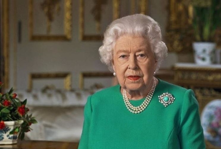 La Reina Isabel reaparece en acto público tras siete meses de confinamiento
