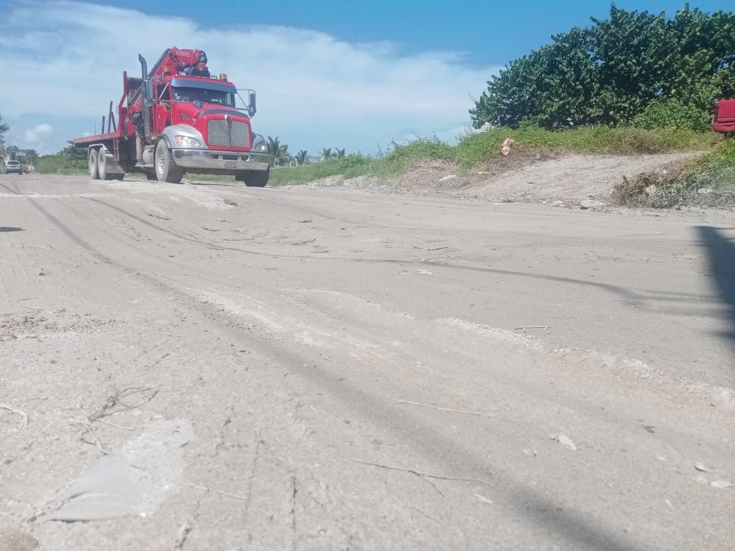 Denuncian falta de mantenimiento en la avenida Paseo del Mar en Ciudad del Carmen