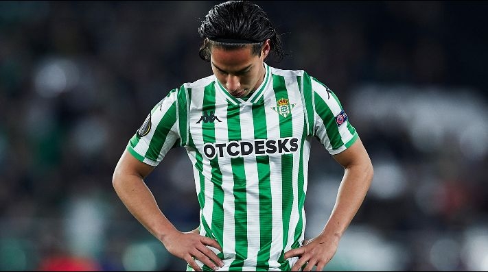 Diego Lainez da positivo a COVID-19