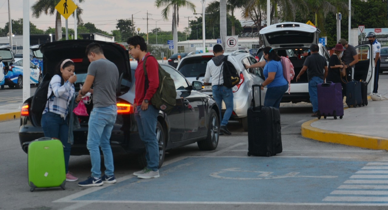 La mayoría de los vuelos son a destinos nacionales Foto: Elena Gómez