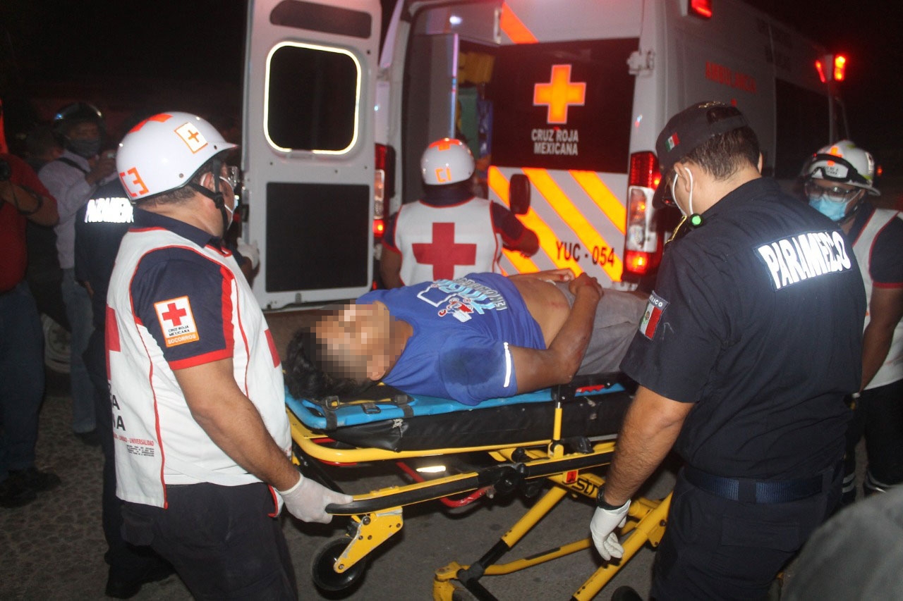 El hombre sufrió posible fractura de tobillo y fémur, entre otras lesiones Foto: Carlos Euán