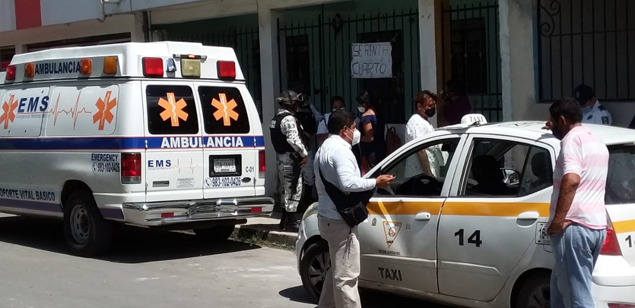 El motociclista resultó con heridas graves, y fue atendido por paramédicos. Foto: Ramiro Can