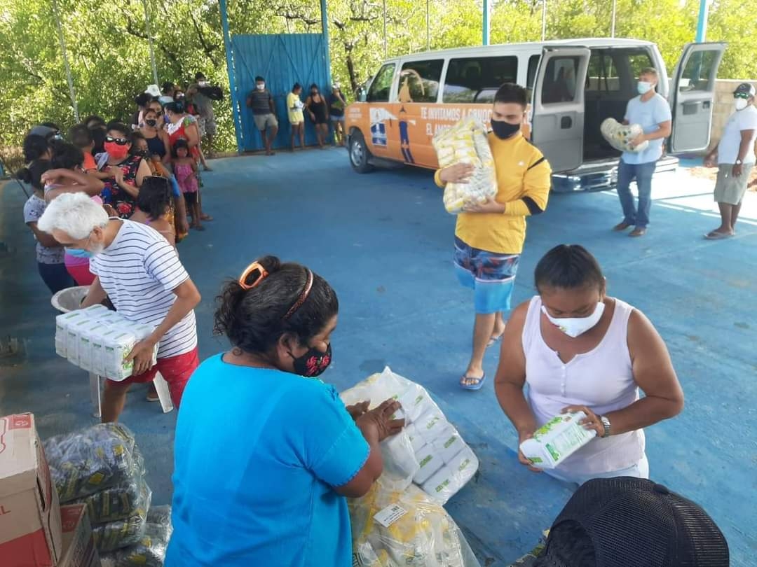 Entregan más de 3 mil despensas a familias de Quintana Roo por pandemia