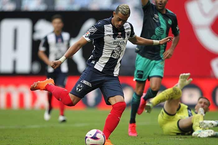 Rogelio Funes Mori marcó el tercer gol de los Rayados Foto: Liga MX