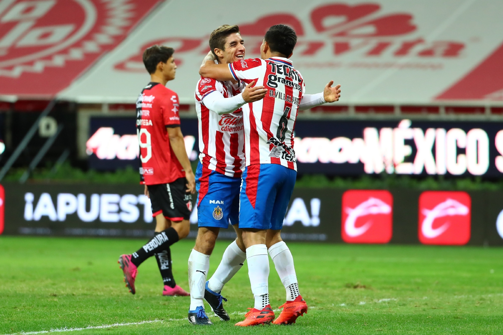 Chivas se lleva el Clásico Tapatío por marcador de 3-1