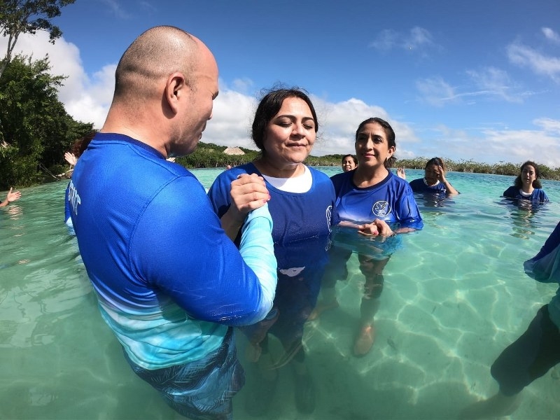 Realizan bautizo colectivo en Bacalar pese a contingencia sanitaria