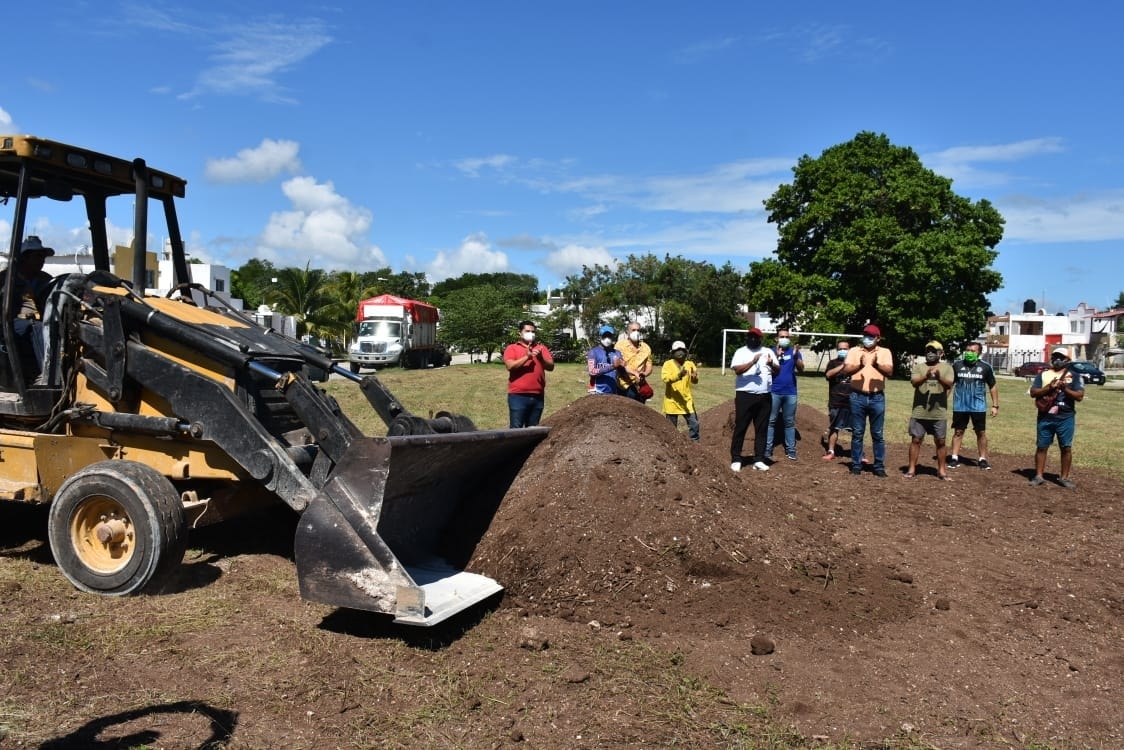 Inauguran campo de fútbol en Chetumal