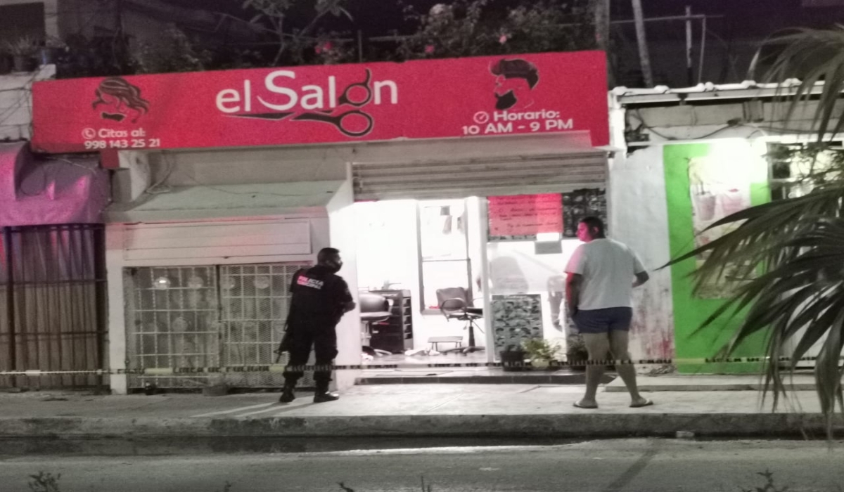 Balean a un hombre al interior de una estética en Playa del Carmen