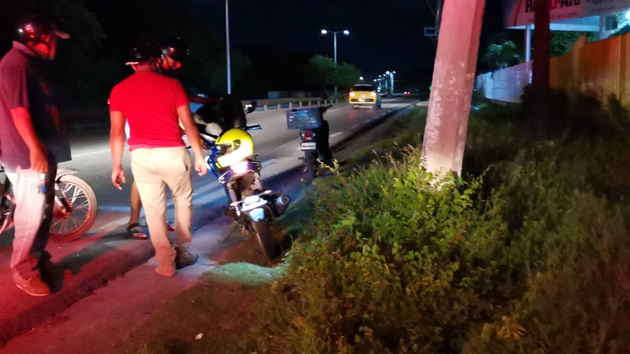 Lujoso automóvil atropella a motociclistas en Ciudad del Carmen