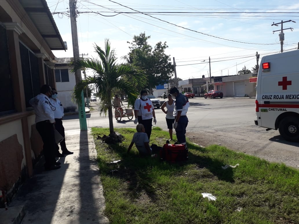 Ahí fue atendido por paramédicos de la Cruz Roja. Foto: Ramiro Can