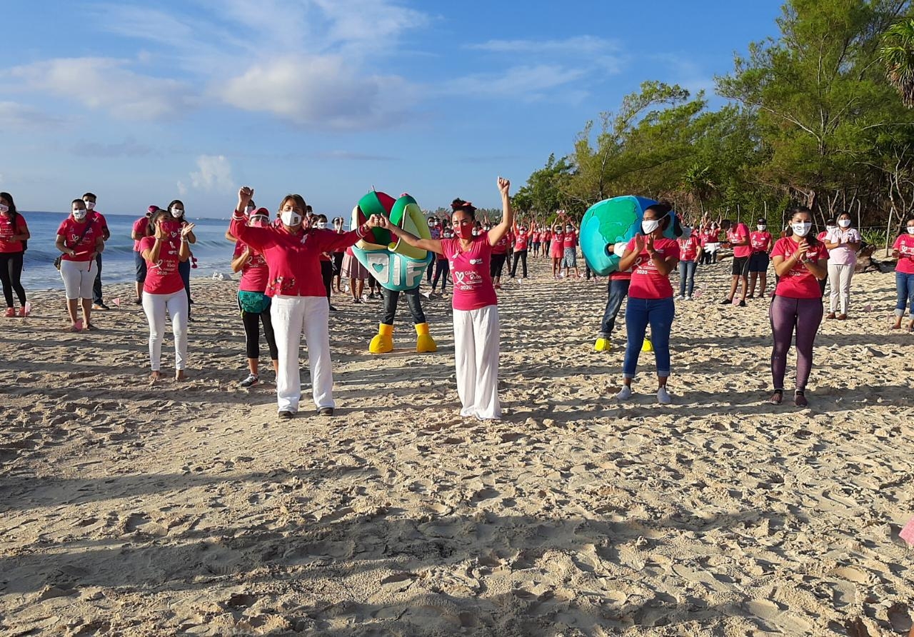 El evento contó con una activación deportiva de zumba, realizada por quienes entraron en calor para animar a todos los participantes.  Foto: Sandy Márquez