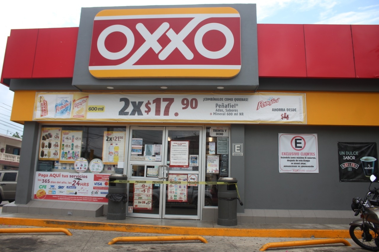 Asaltan Oxxo en Ciudad del Carmen con un arma blanca