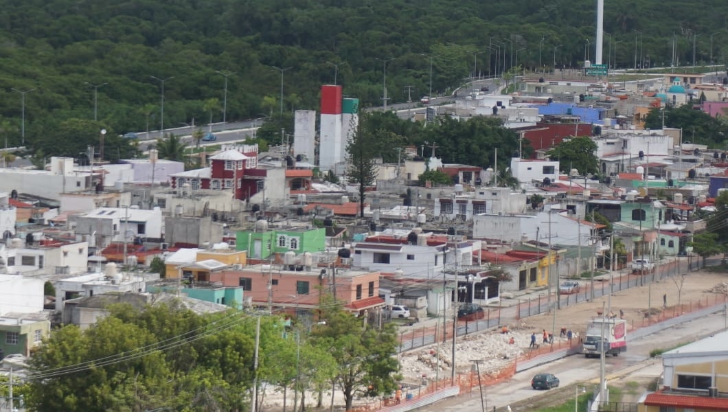 Vecinos en peligro por posible deslave de un cerro en Campeche