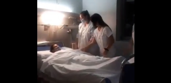 Las trabajadoras de la salud se desempeñan en el Hospital Joan XXIII, en España. Foto: Captura de pantalla