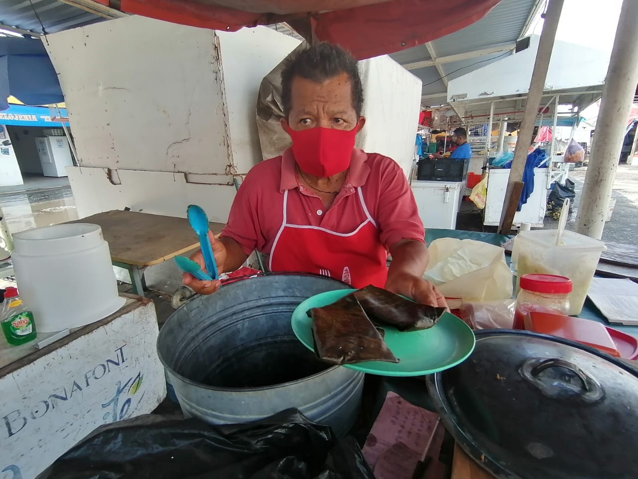 Este año, las celebraciones por el Día de Muertos serán el línea, lo que causa una pérdida enorme en las ventas de los comerciantes. Foto: Emmanuel Sansores