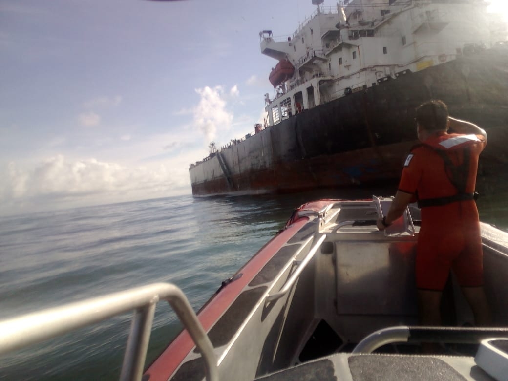 Se realizó la evacuación médica del tripulante con el apoyo de la Tercera Región Naval.  Foto: Secretaría de Marina