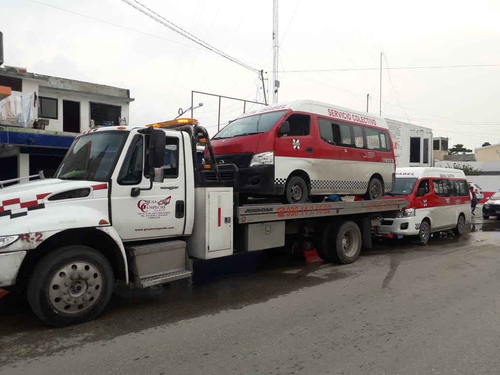 Recuperan combis confiscadas por la policía en Ciudad del Carmen