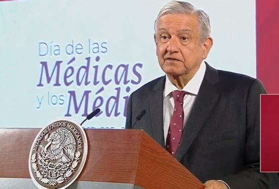 Conmemoran primer 'Día de las Médicas y los Médicos' en Palacio Nacional