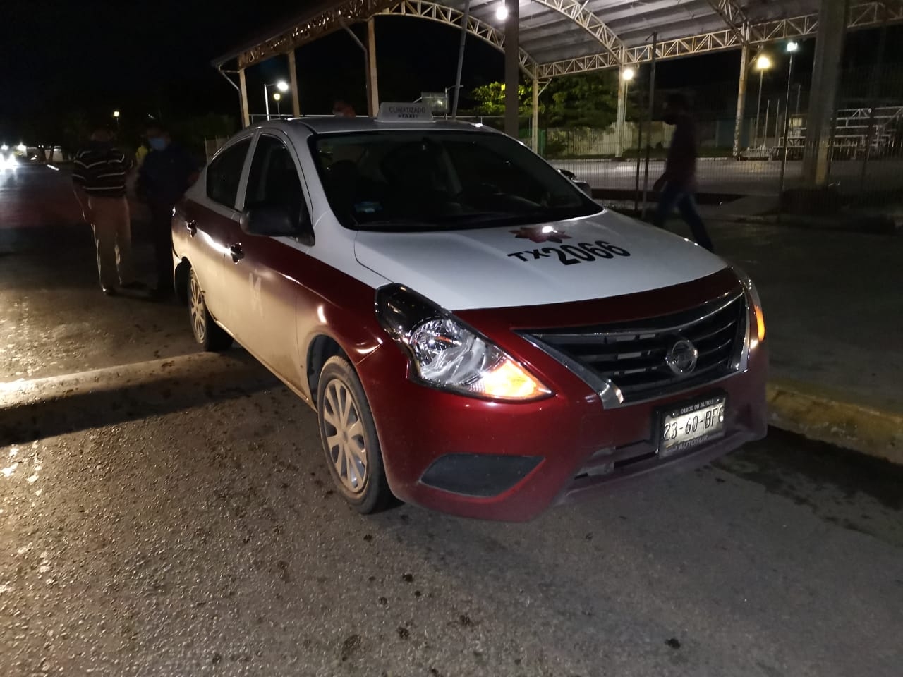 No guarda distancia y choca contra un taxista en Ciudad del Carmen