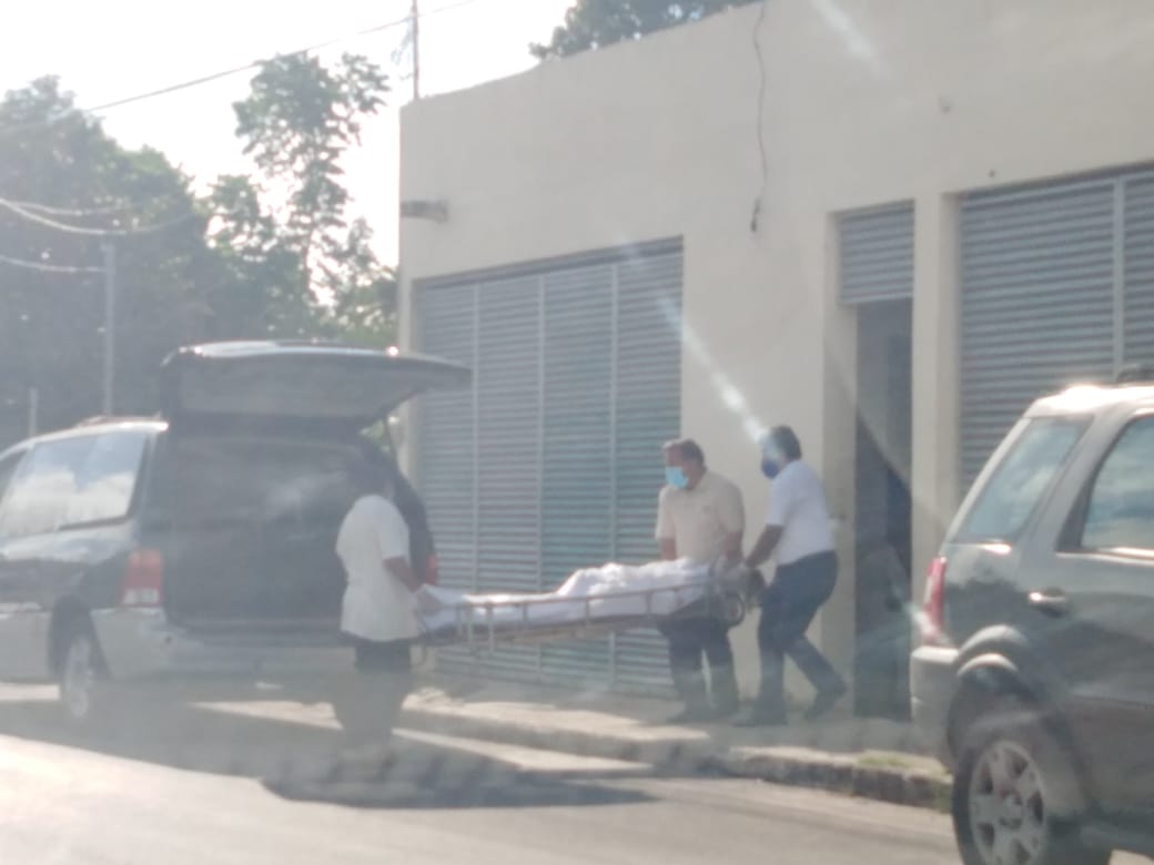 El cuerpo fue trasladado al Servicio Médico Forense. Foto: Fernando Poo Hurtado