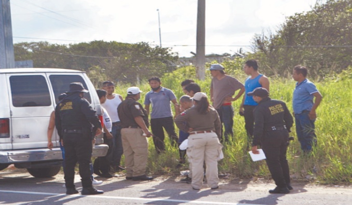 El Instituto Nacional de Migración implementó un retén en el crucero de Sabancuy. Foto: Jorge Jiménez.