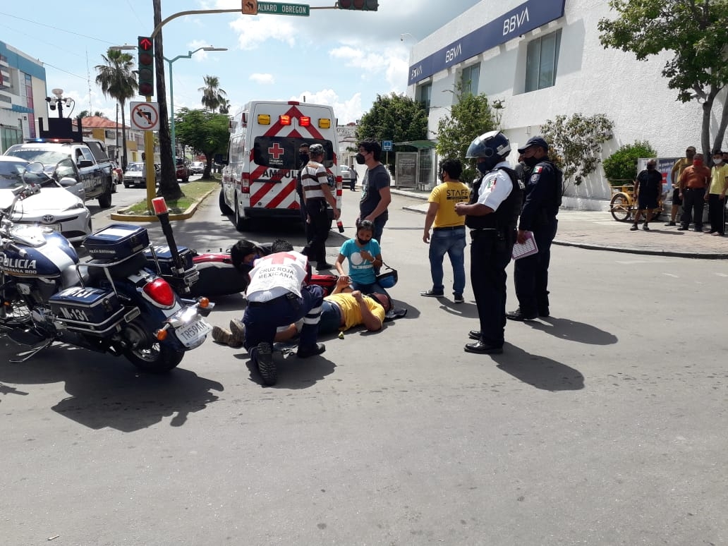 Motociclista acaba en el hospital tras fuerte choque en Chetumal