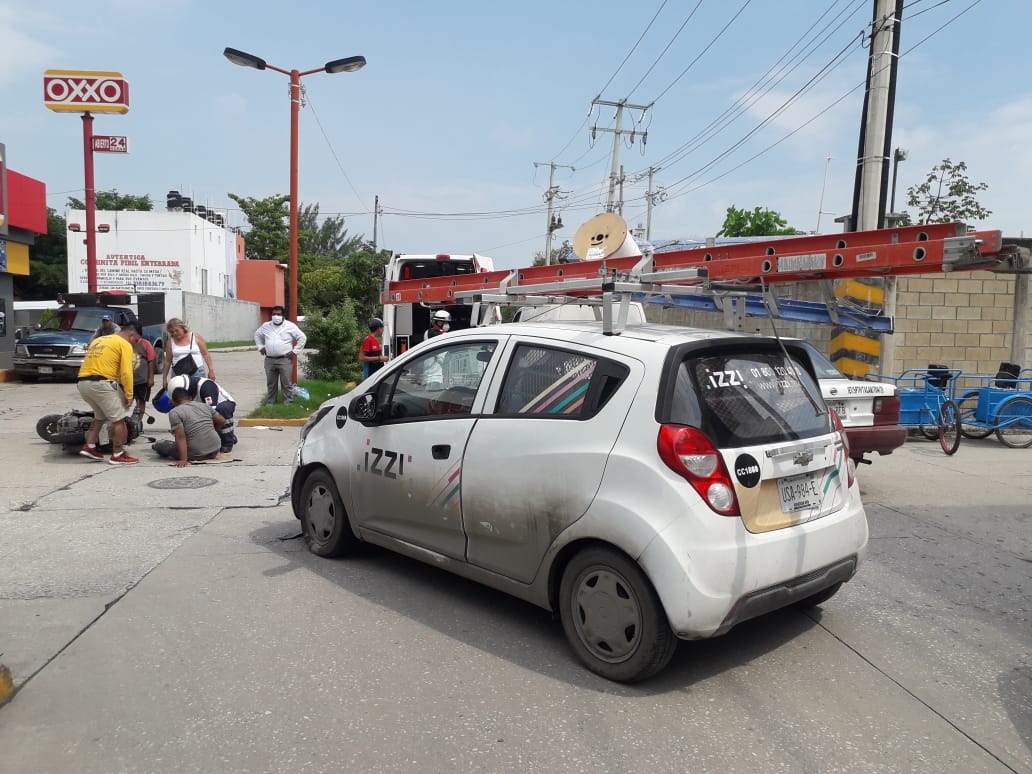 Motociclista con posible fractura por encontronazo en Ciudad del Carmen