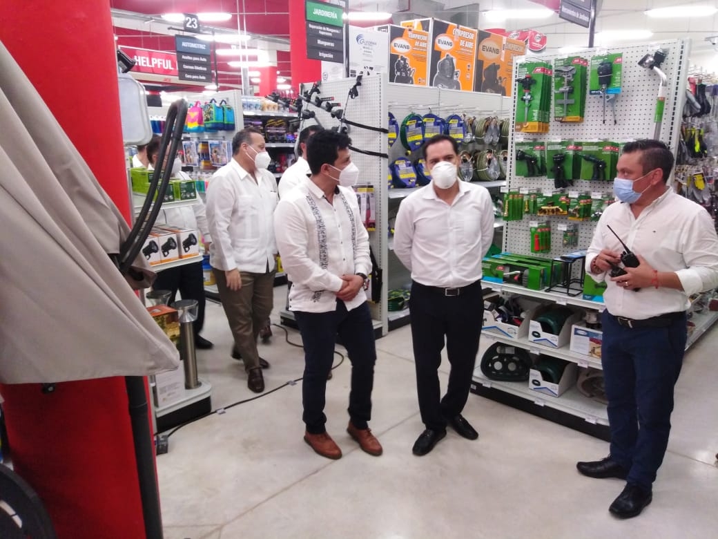 Vila Dosal inaugura la primera franquicia de Ace Hardware en Mérida