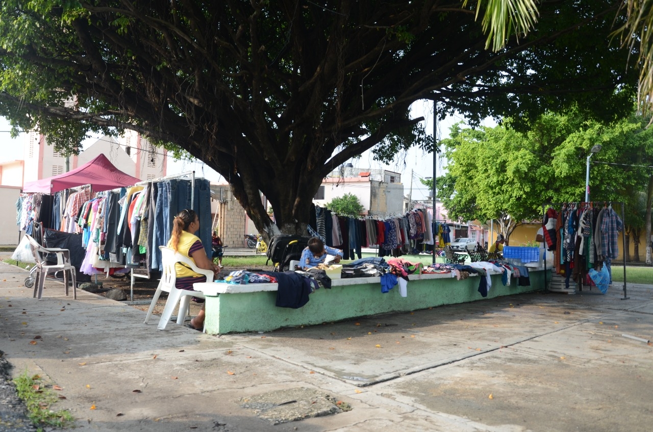 Comuna se compromete a solucionar lío de bazaristas en Ciudad del Carmen