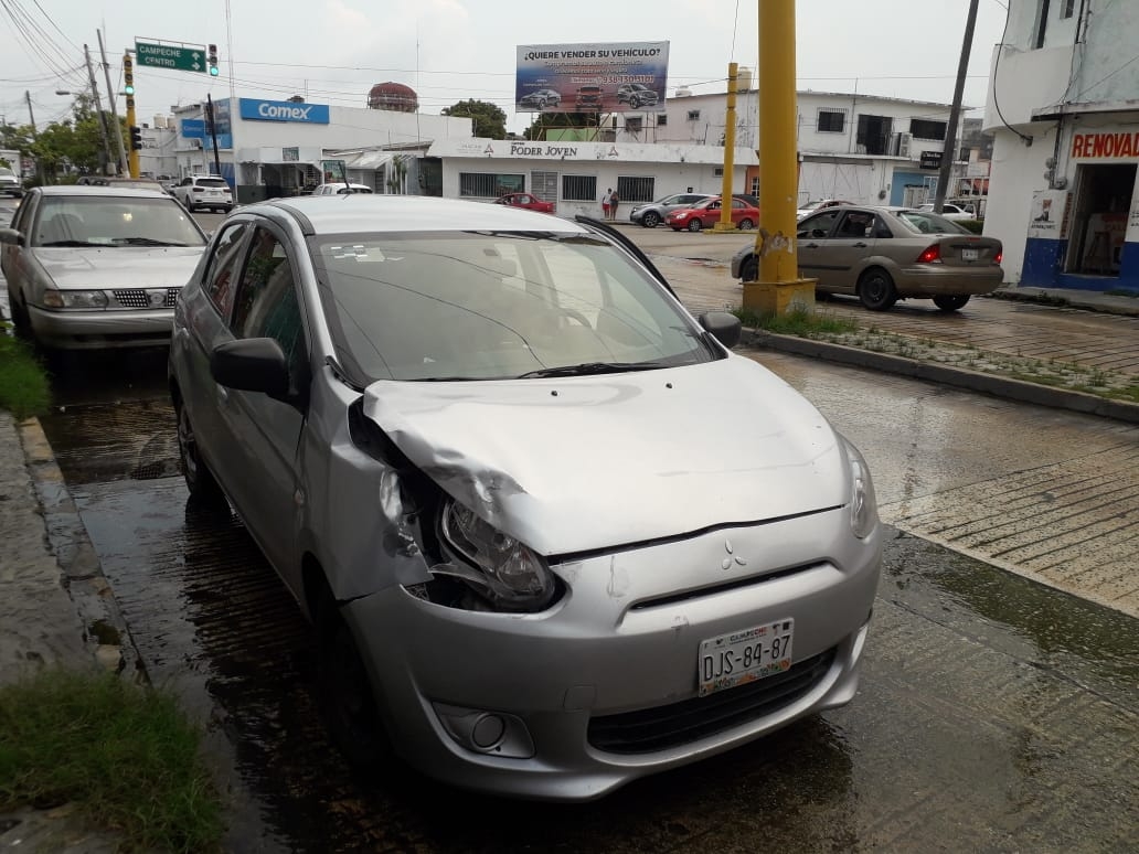 Conductores imprudentes ocasionan accidente en calles de Ciudad del Carmen