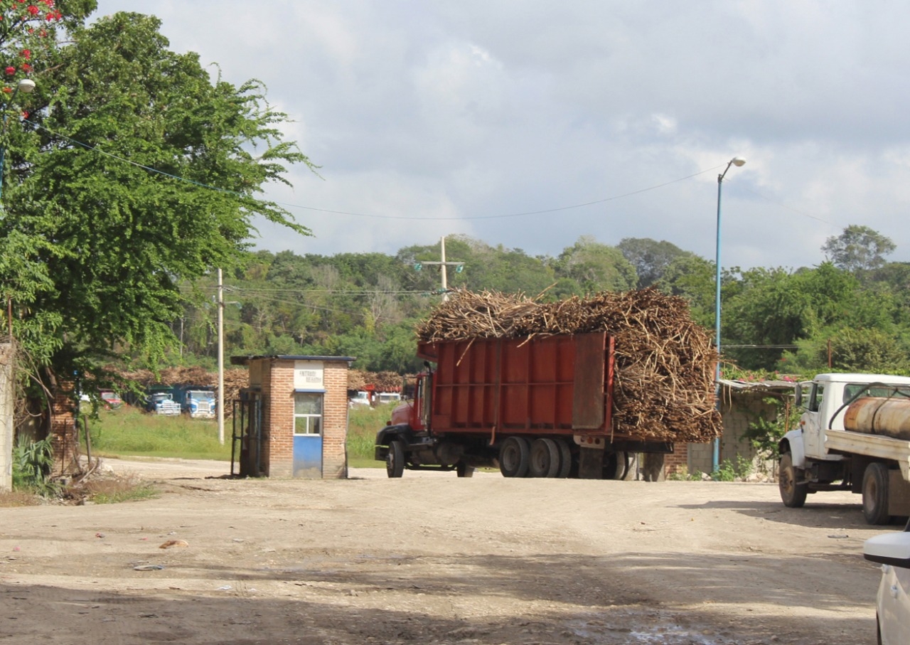 Los trabajadores denunciaron que no se ha cumplido con el pacto para apoyar a sus producciones Foto: Manuel Collí