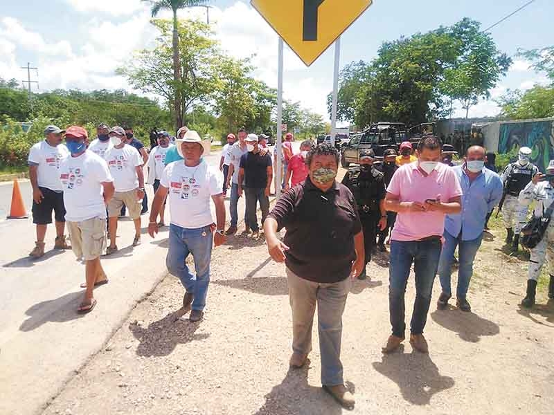 Debido a la falta de trabajo, hay unos 800 volquetes parados que pueden participar en esa obra. Foto: Por Esto!