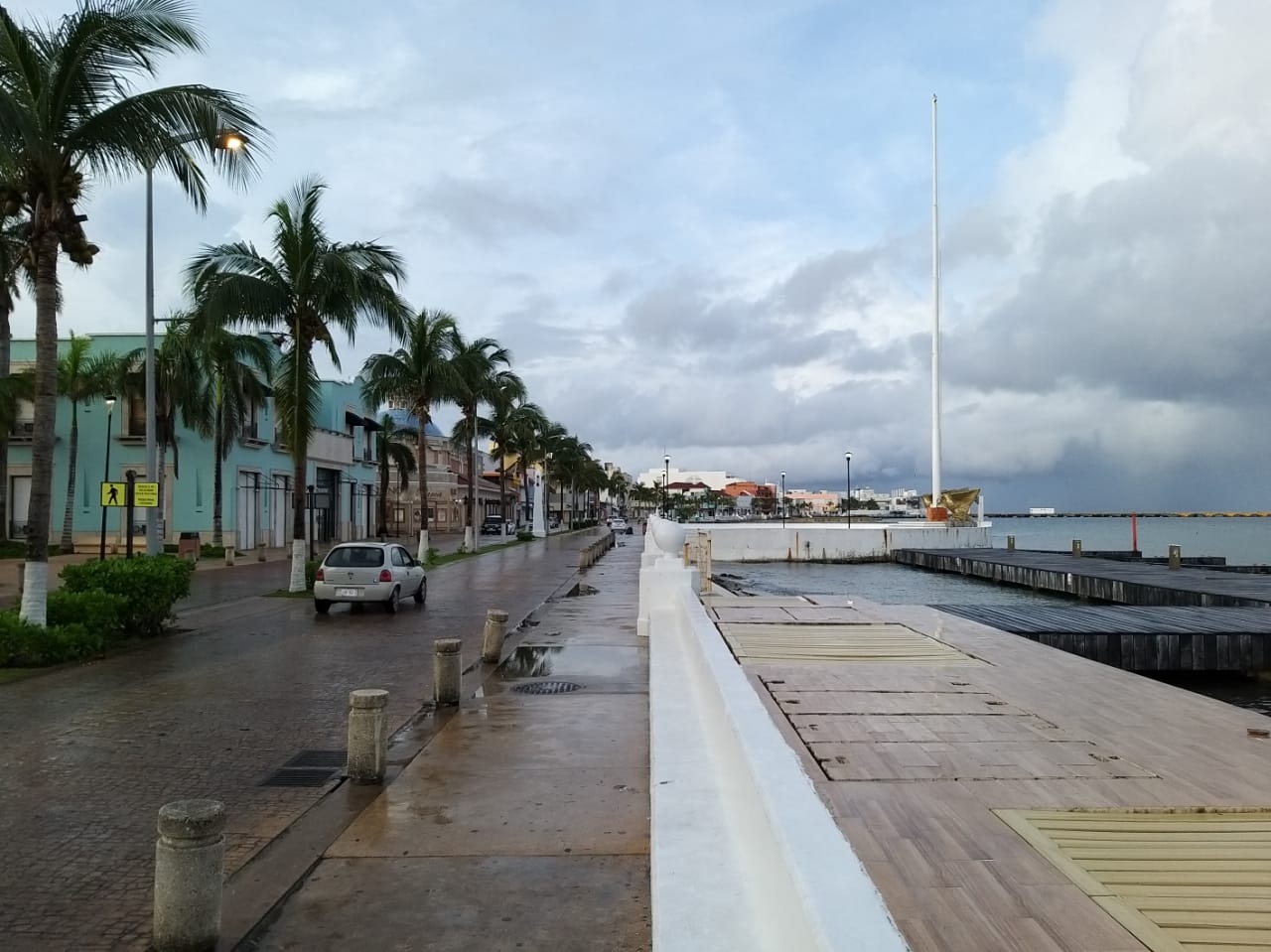 Actualmente Zeta está ubicado a 18.7 grados latitud norte y 84.3 grados longitud oeste a 340 kilómetros al sureste de Cozumel. Foto: Gabriel Aguilar