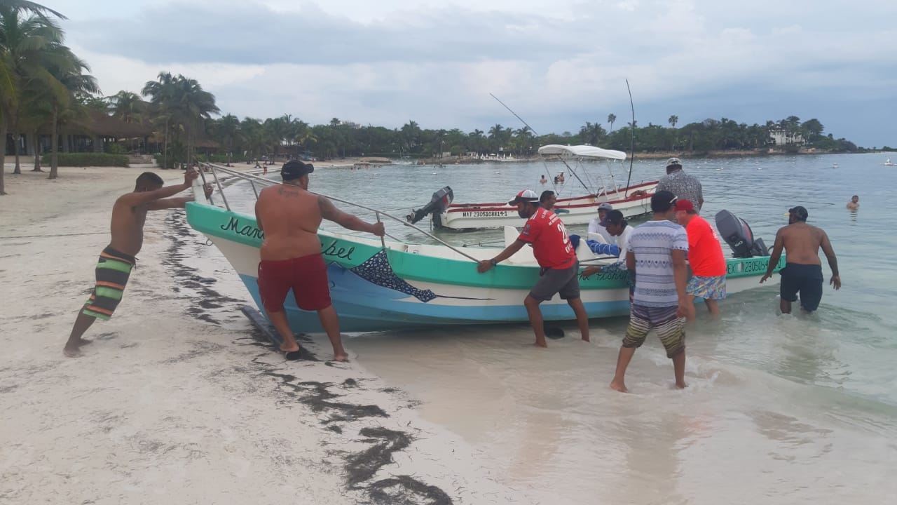 Más de 50 lancheros de Tulum y 30 de Akumal aseguraron sus lanchas a modo de evitar afectaciones. Foto: Miguel Améndola