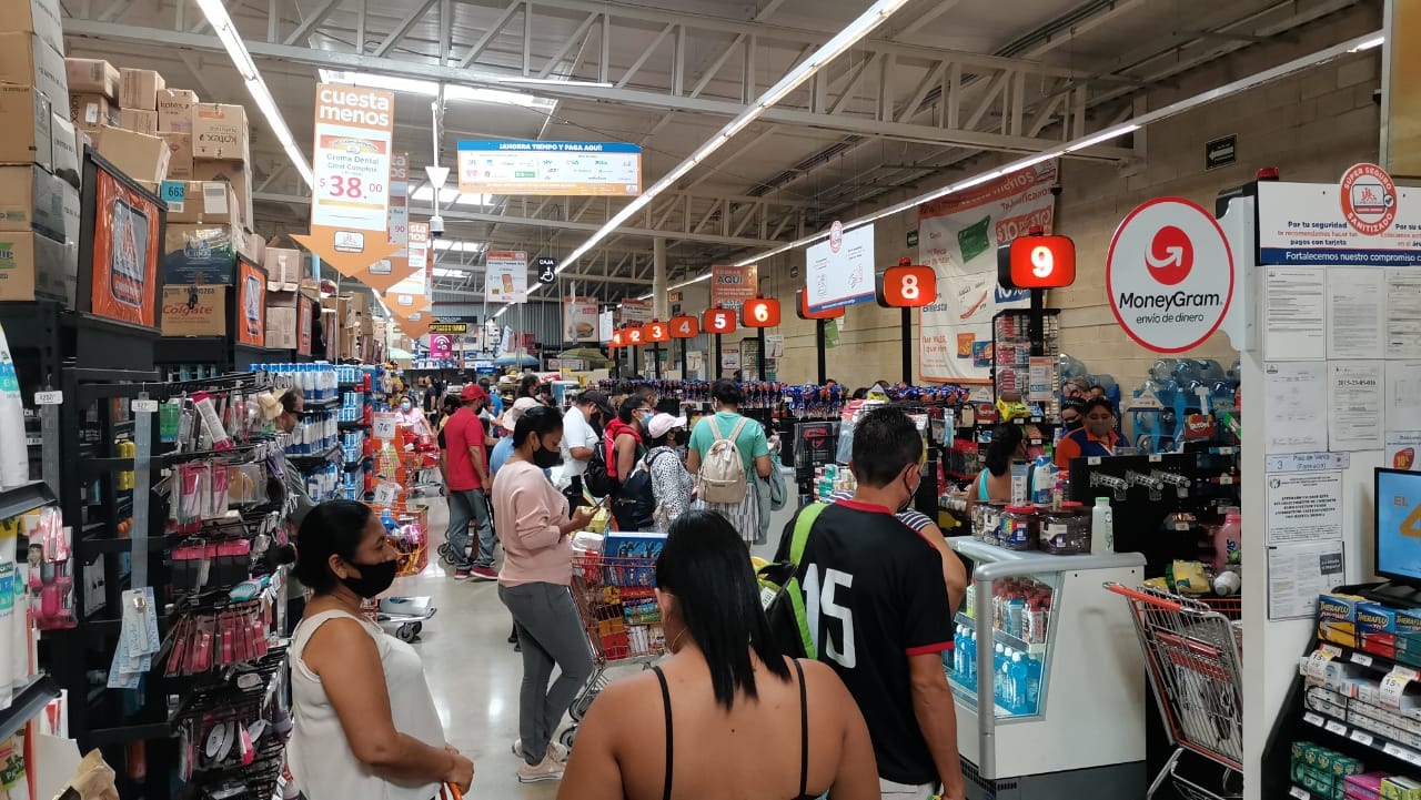 Reportan compras de pánico tras anunciarse suspensión de labores en Puerto Morelos