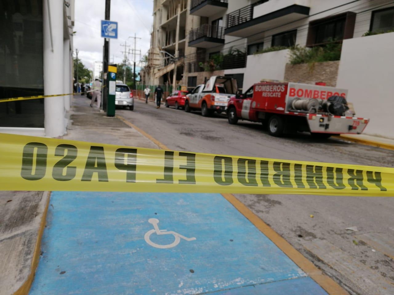 Trabajador se electrocuta y cae de una altura de nueve metros en Playa del Carmen 