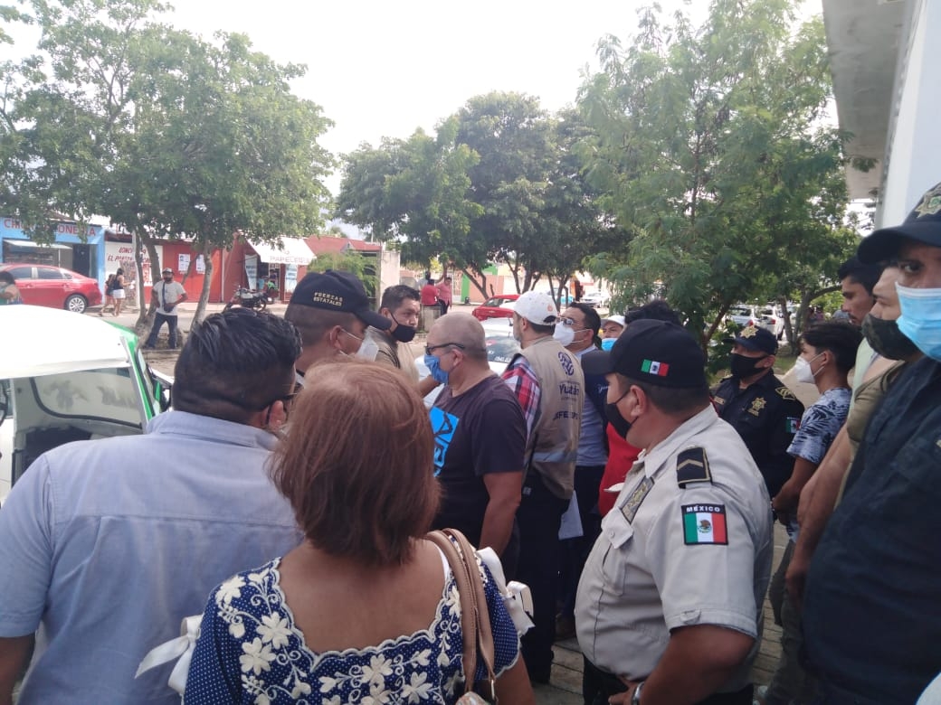 Taxistas retienen mototaxis y provocan confrontación en Ciudad Caucel