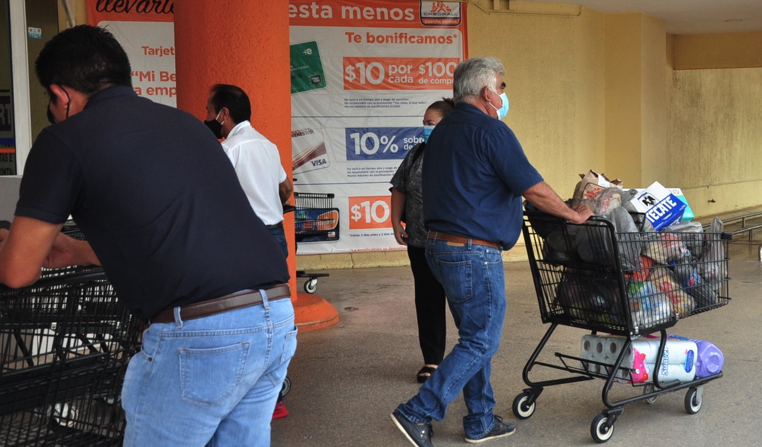 Además informó que las aglomeraciones causadas por las compras pueden derivar en un aumento de casos de COVID-19 Foto: Victor Gijón