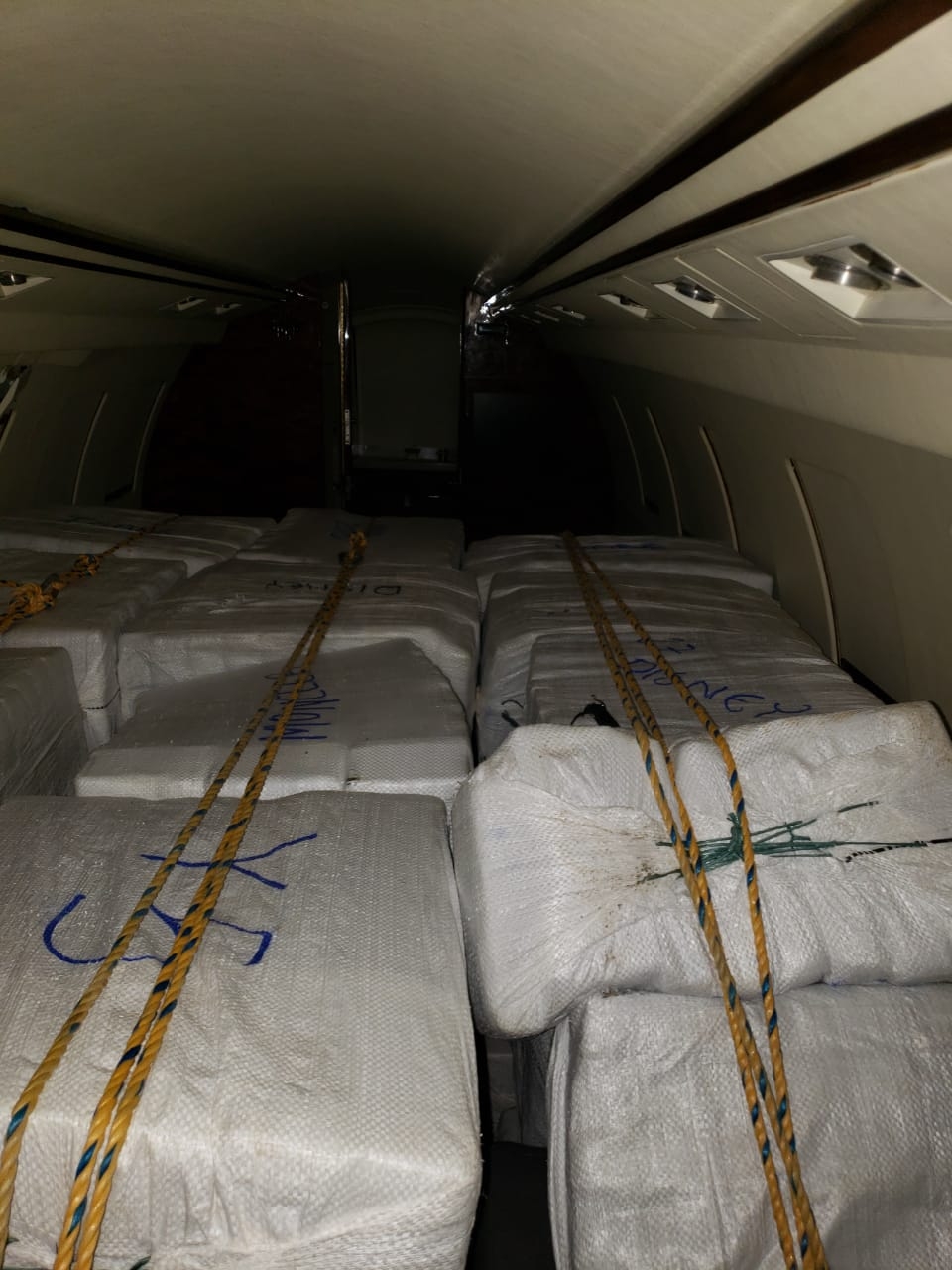 Aseguran tonelada y media de cocaína en narcojet de Chetumal