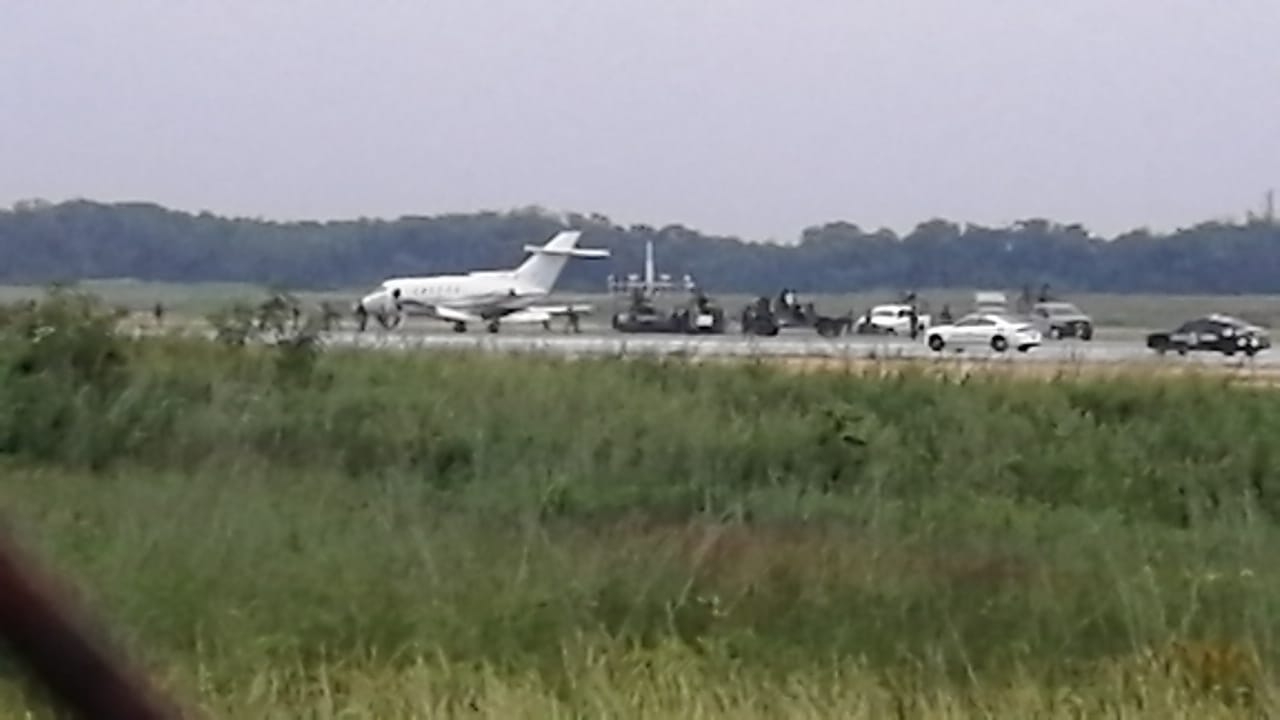 En el jet localizado en el Aeropuerto de Chetumal se encontró tonelada y media de cocaína. Foto: Por Esto!