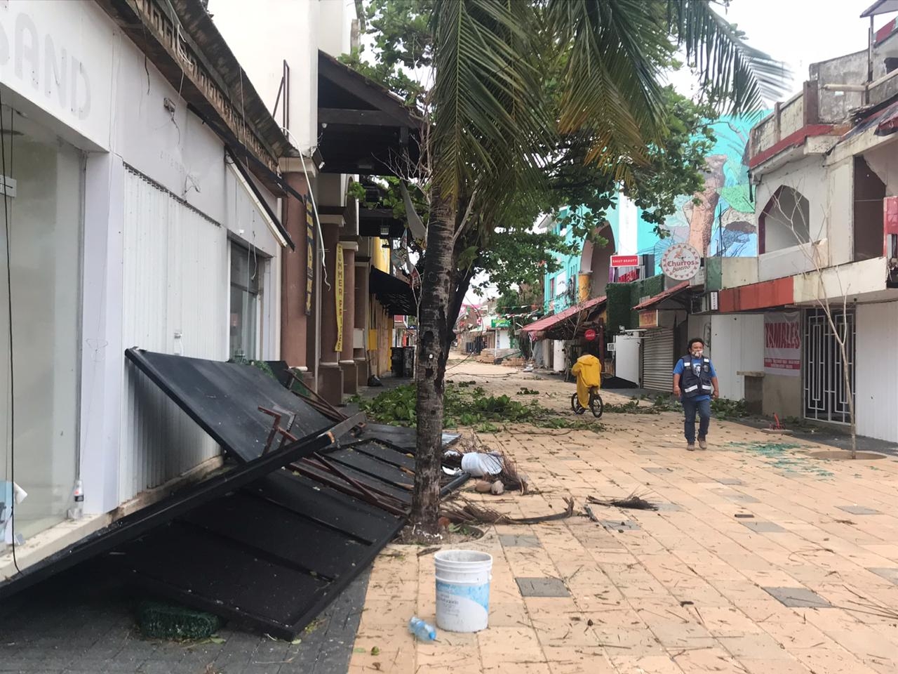 Hay algunos árboles caídos sobre la emblemática Quinta Avenida Foto: Víctor Rodríguez