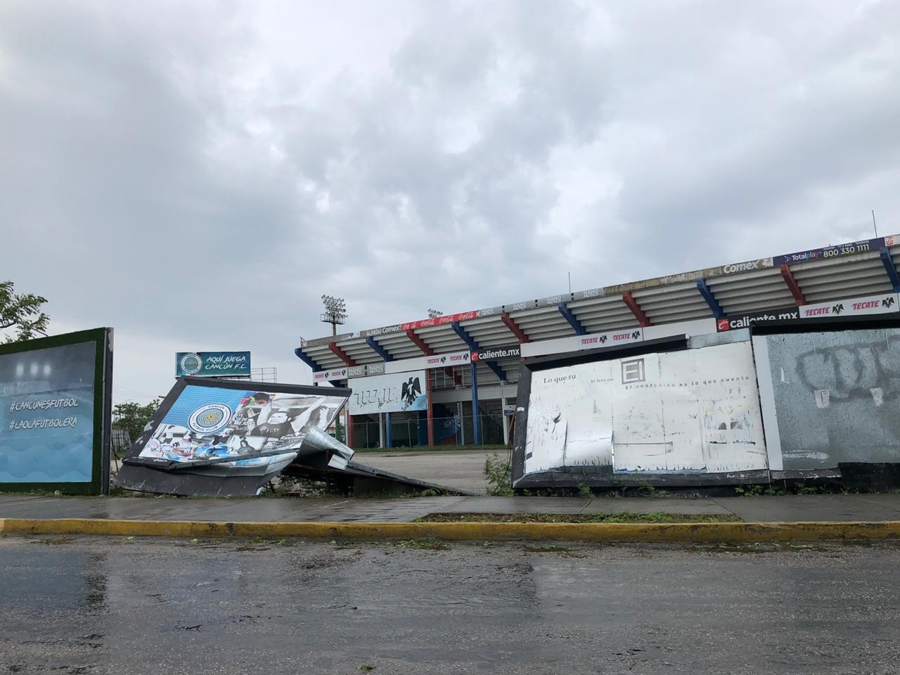 Zeta ocasiona daños en el estadio Andrés Quintana Roo en Cancún