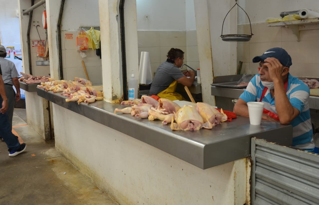 Vendedores de pollo esperan repunte de ganancias en Ciudad del Carmen