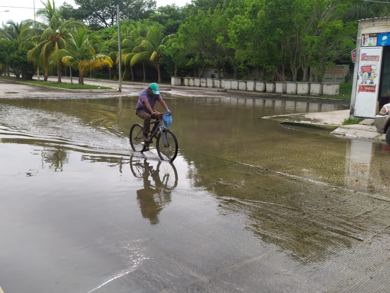 Persiste el agua estancada en la colonia Renovación dos de Ciudad del Carmen