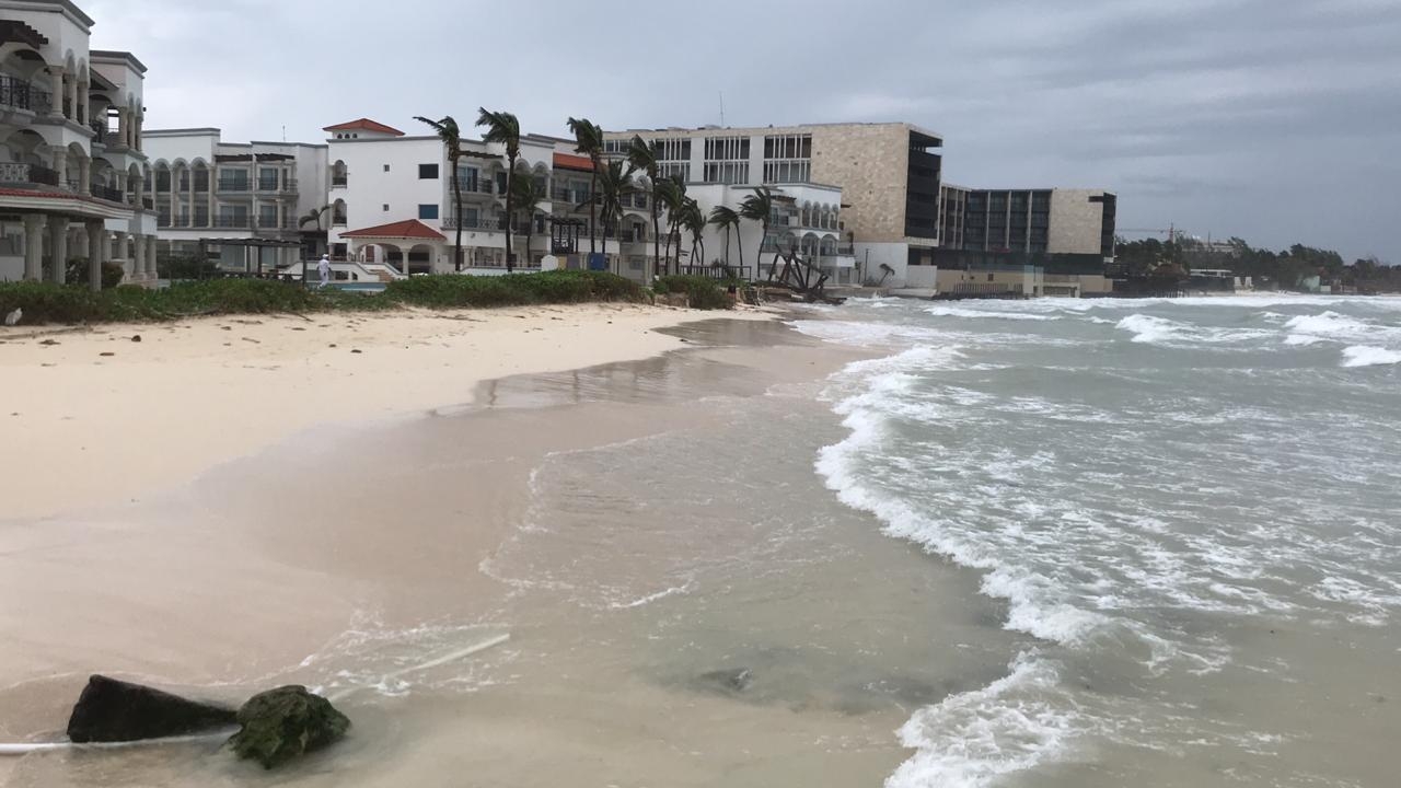 Daños mínimos en hoteles por Zeta en Playa del Carmen