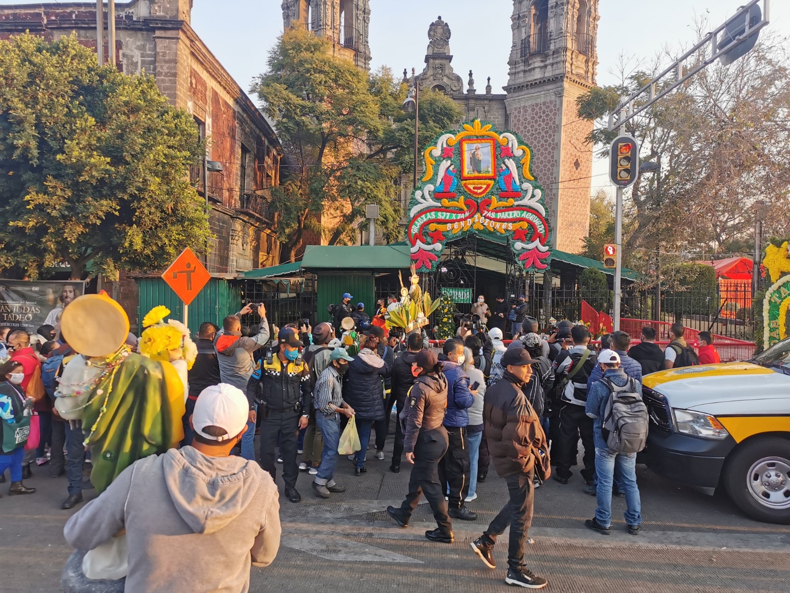 Pese a pandemia, permiten acceso de creyentes de San Judas Tadeo a iglesia de San Hipólito