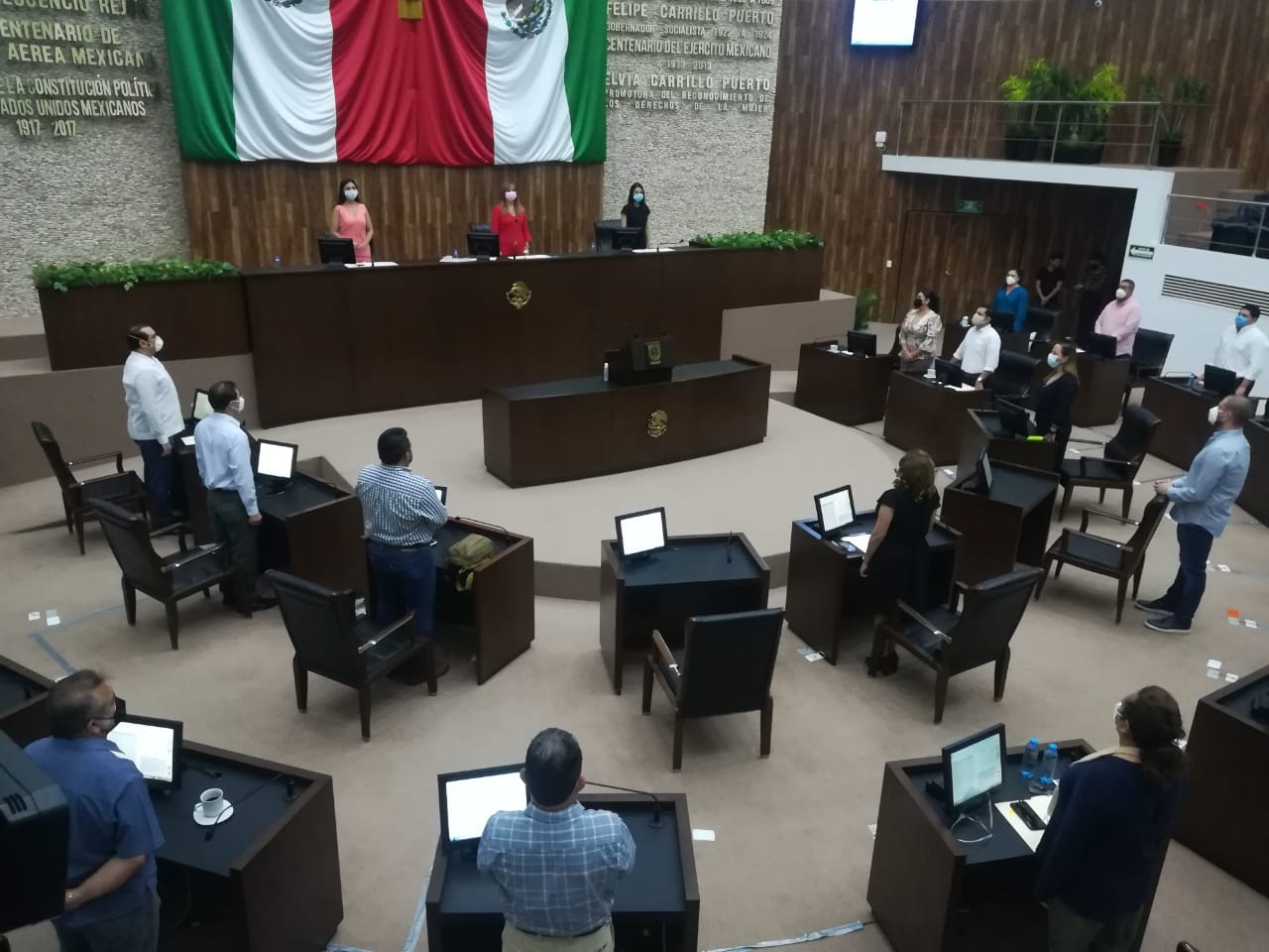 Minuto de silencio por Germán Pasos y Patsy España en el Congreso de Yucatán