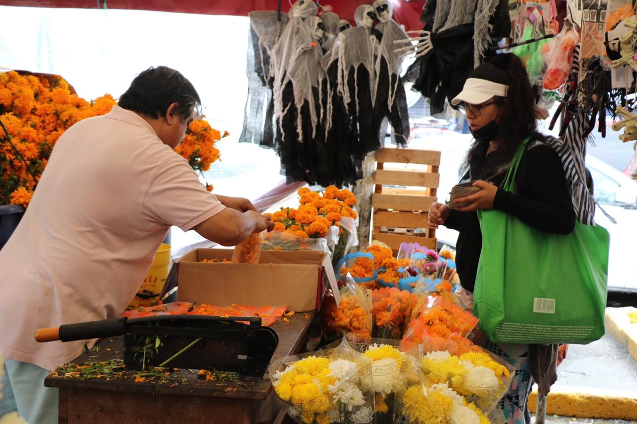 Se preparan para recibir a los fieles difuntos en Cancún