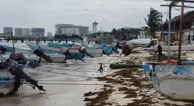 Pescadores regresan a Puerto Juárez tras el paso de Zeta